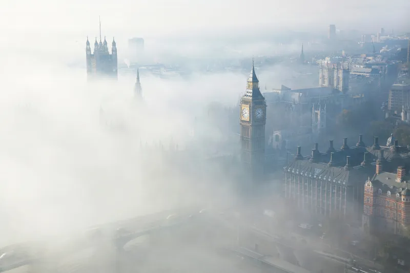 Fototapeta Gęsta mgła nad Londynem