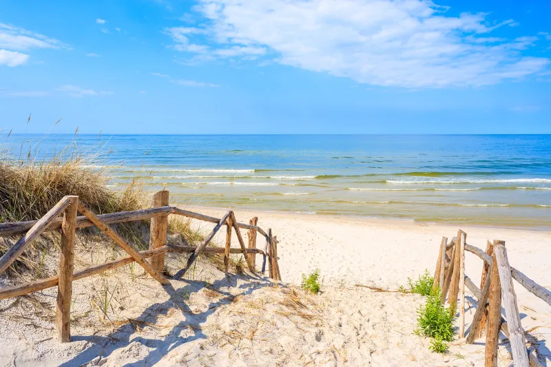 Fototapeta Wejście na piaszczystą plażę