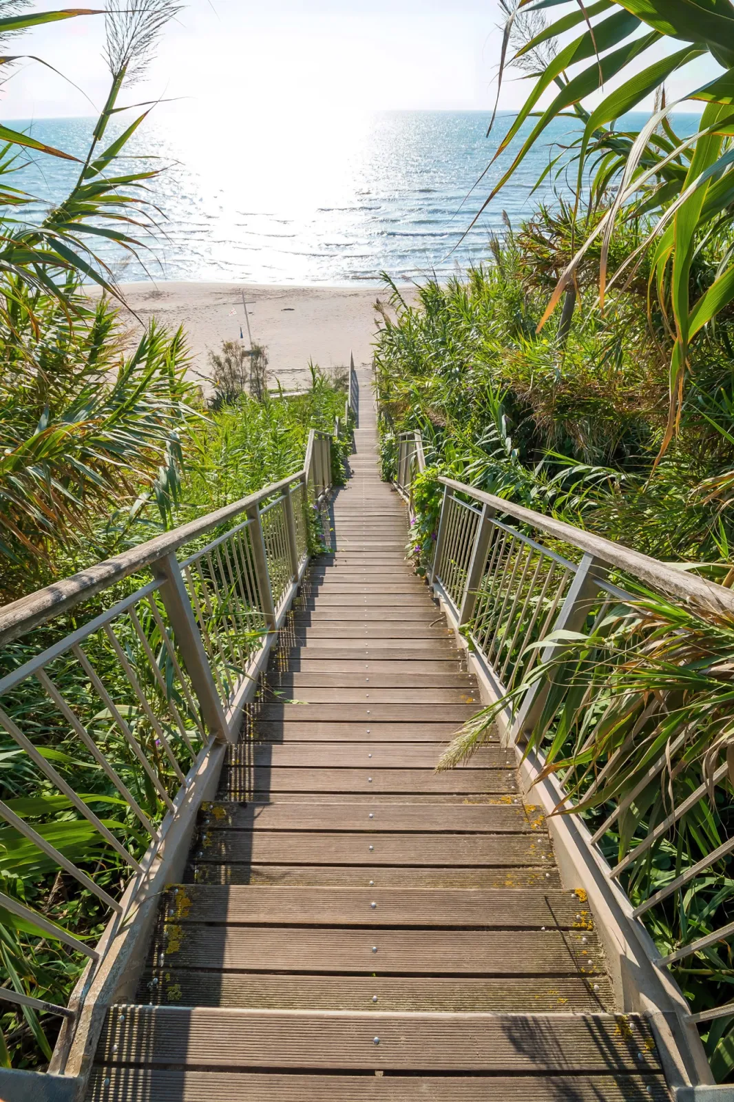 Fototapeta Schody - zejście na plażę — powiększenie wzoru