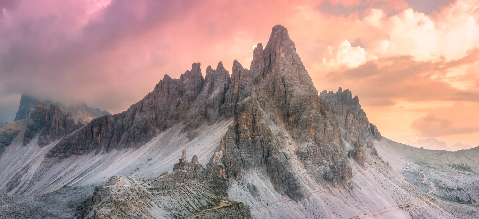 Fototapeta Widok na grzbiet górski Alp — powiększenie wzoru