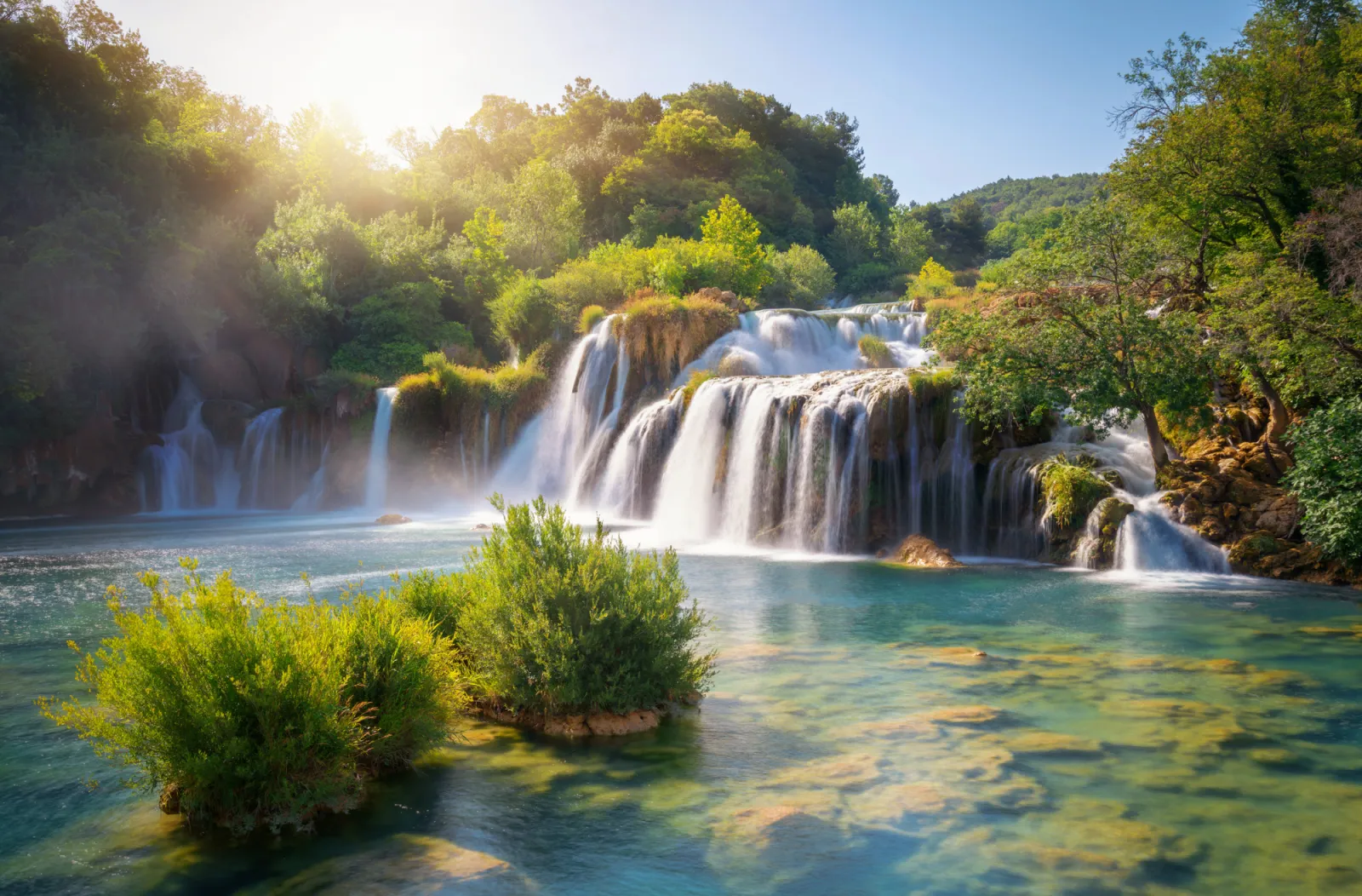 Fototapeta Panoramiczny krajobraz wodospadów Krka — powiększenie wzoru
